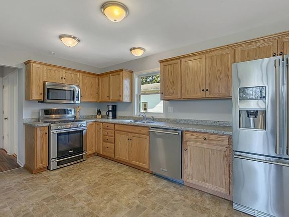 2nd image of 3251 33rd St S