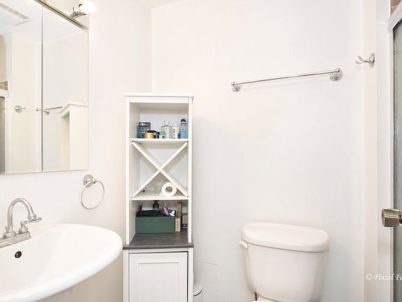 4th image of 861 Yosemite Trl APT C