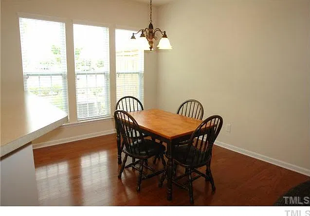 Wonderful 3br/2.5ba end unit townhome!! 1 car garage, across from community pool! Available Now! — Photo 3