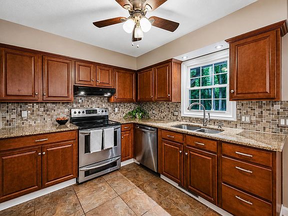 3rd image of 924 Carnoustie Cir