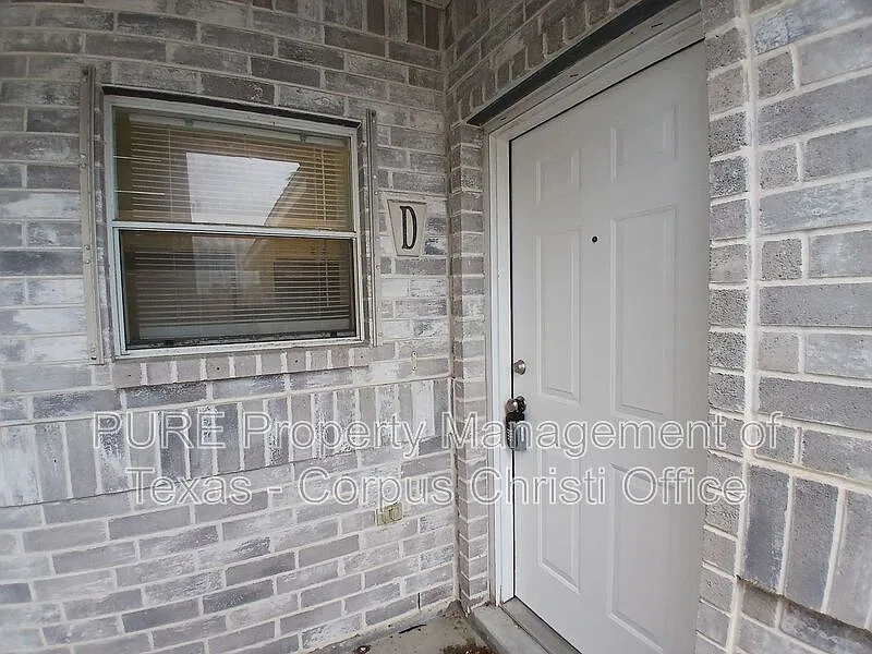 2 bed, 2.0 bath, 934 sqft, $1,600 — Photo 2