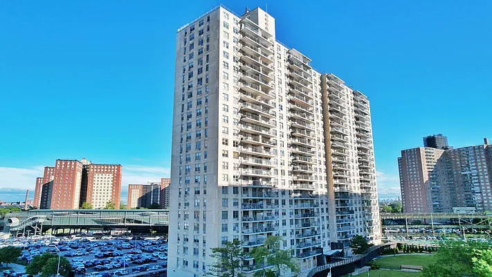 Sold by Remax Edge | media 27