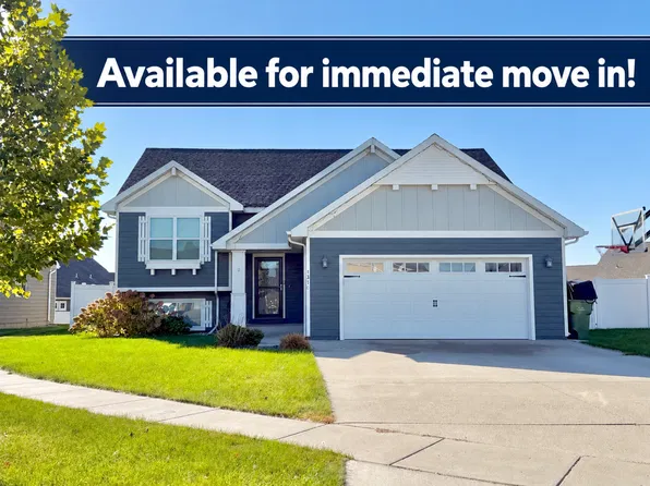 1310 Christine Cir, Brookings, SD 57006