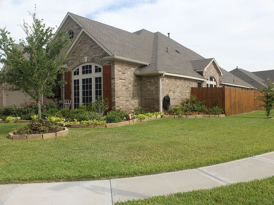 Large corner lot