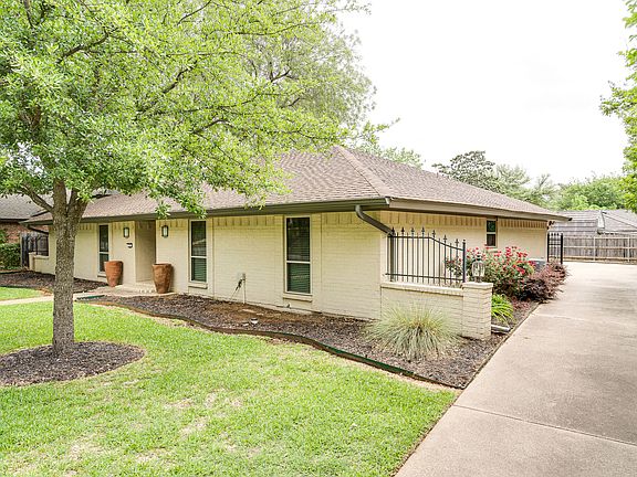 2nd image of 35 Lincolnshire Cir
