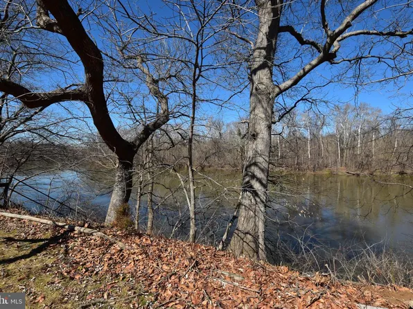 19141 Youngs Cliff Rd, Sterling, VA 20165