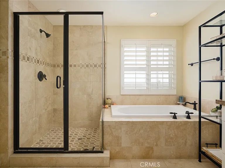 208 E Balboa Blvd — Photo 16