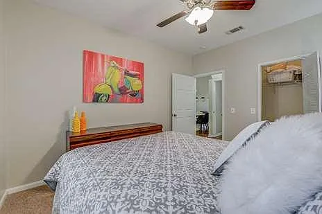 Water's Edge Apartments — Photo 9