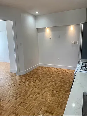 Rented by M.Grossman R.E. Management | media 8