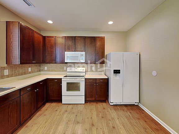 4th image of 148 Bellfare Dr