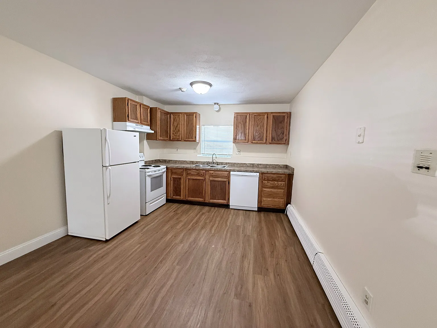 2 bed, $1,595 — Photo 1