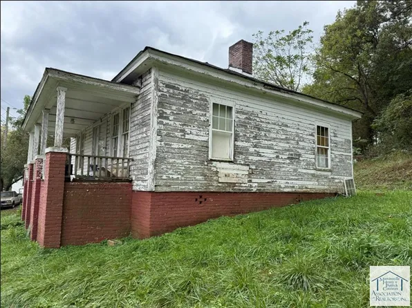 49 Chestnut St, Fieldale, VA 24089