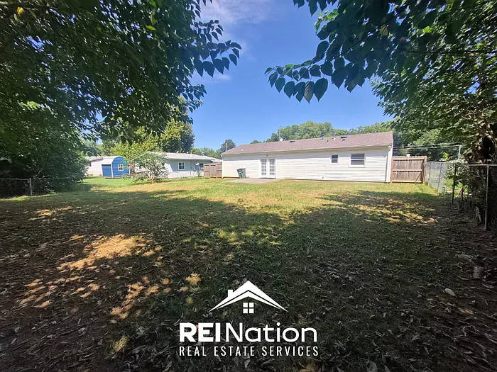 3 bed, 1.0 bath, 1000 sqft, $1,350 — Photo 4