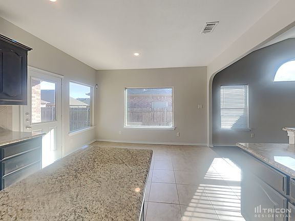 4th image of 3021 San Fernando Dr