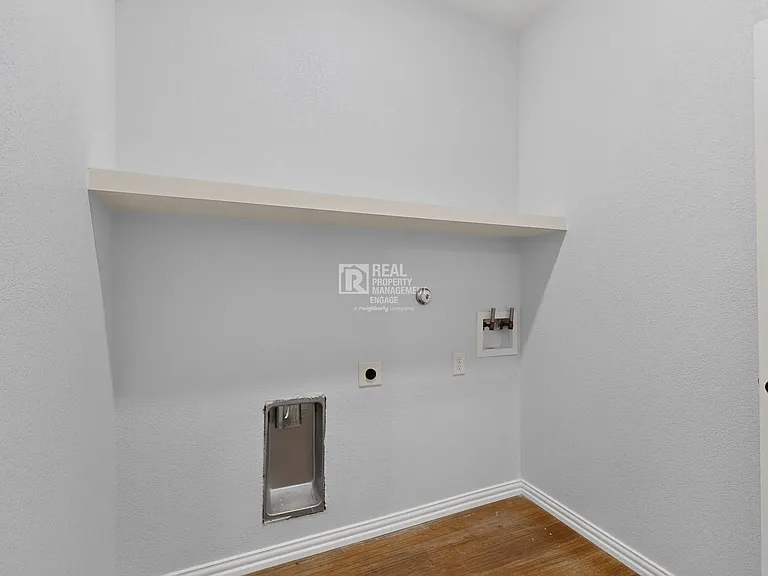 2000 Skylark Dr — Photo 32