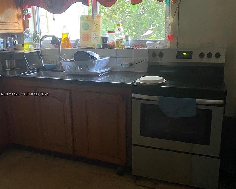 1st image of 218 SW 10th Ave