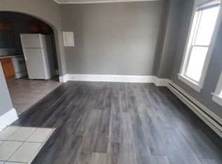 2002 57th St APT 3, Kenosha, WI 53140