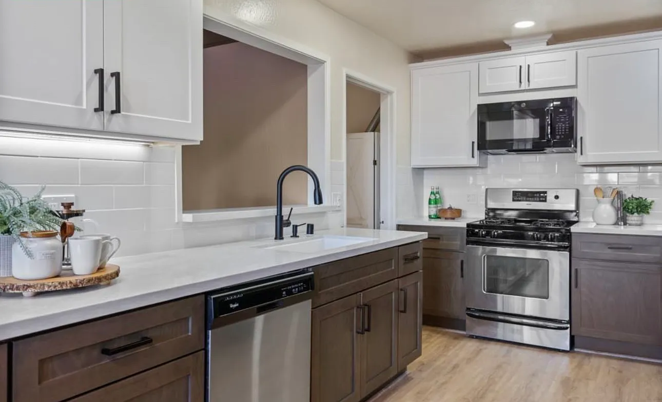 3 bed, 2.5 bath, 1395 sqft, $3,950 — Photo 3