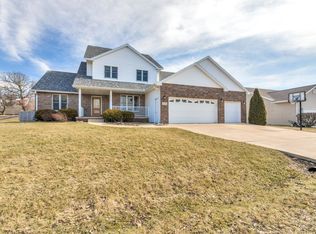 509 Trotter Dr, Heyworth, IL 61745