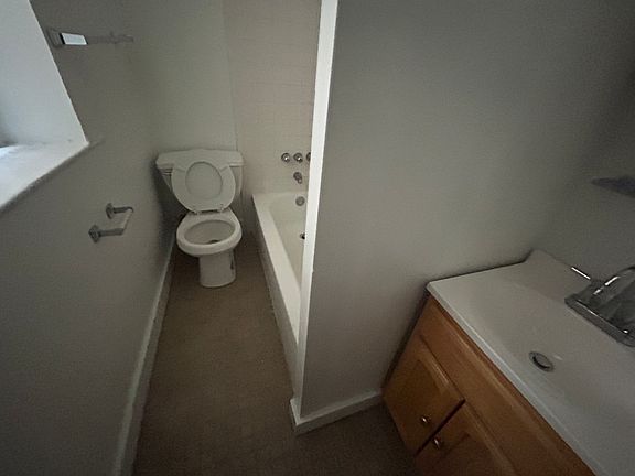 5th image of 5101-21 Walnut St #14