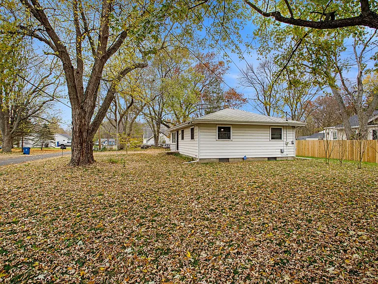 1679 Rosedale Ave — Photo 16