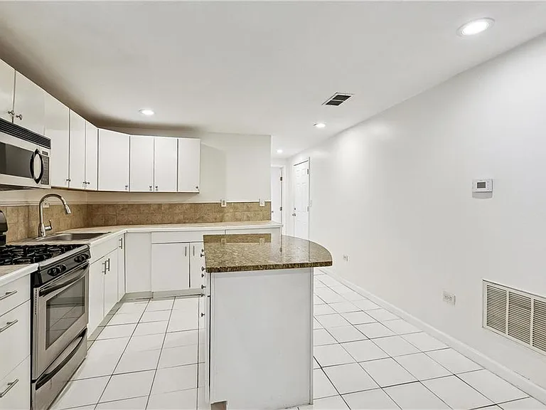 925 Soniat St — Photo 5