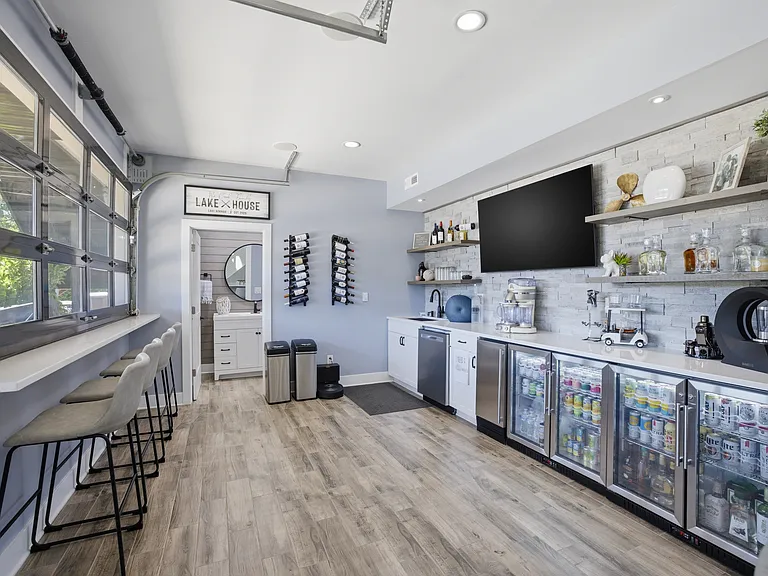 15928 Henry Ln — Photo 33