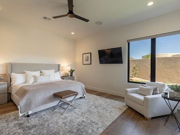5th image of 1335 W Shinnecock Cir