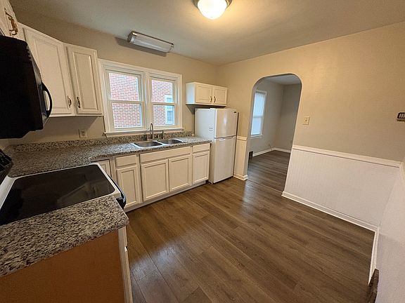 3rd image of 167 Brown St