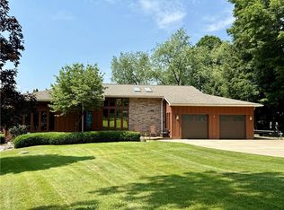 372 Latonka Dr, Mercer, PA 16137