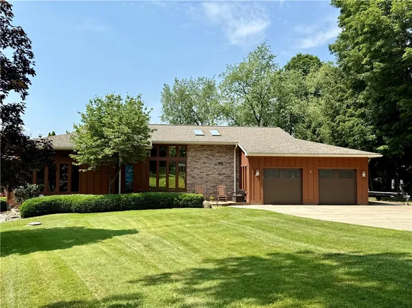 372 Latonka Dr, Mercer, PA 16137