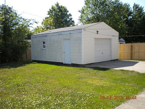 3rd image of 1150 Martinique Dr