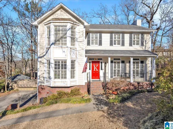 6060 Woodvale Cir, Helena, AL 35080