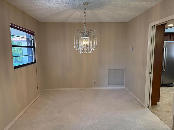 3rd image of 337 Knob Hill Boulevard