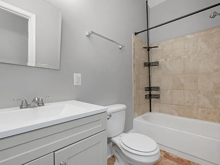 104 S Carrollton Ave — Photo 19