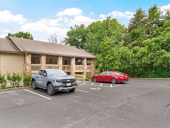 3rd image of 152 Turnberry Dr #3
