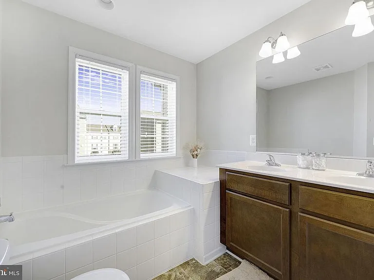 242 Schramm Loop — Photo 10