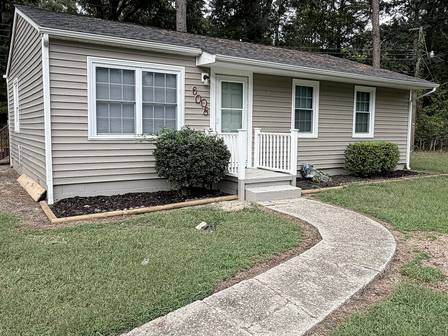 3 bed, 894 sqft, $2,300 — Photo 1