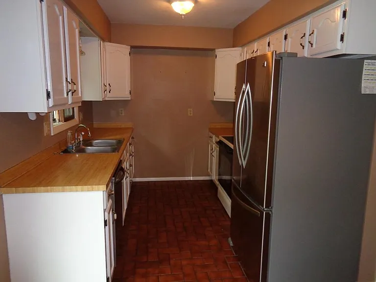 2400 E Wheeler Rd — Photo 4