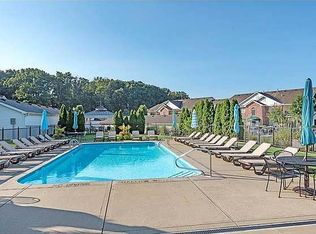 650 Hidden Ridge Ct APT 304, South Park, PA 15129