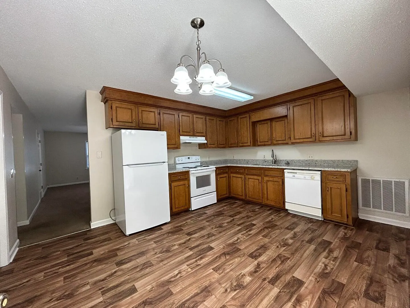 2 bed, 2.0 bath, 1100 sqft, $1,100 — Photo 3