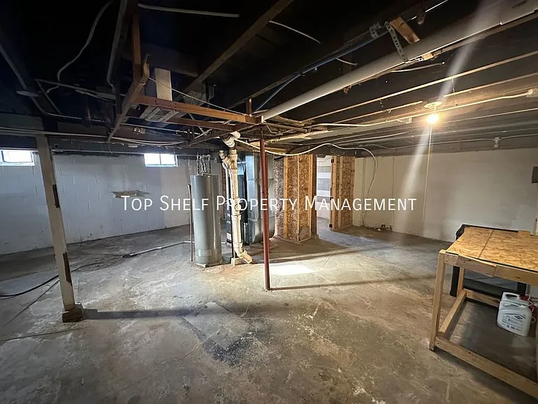 2319 E 40th Ct — Photo 9