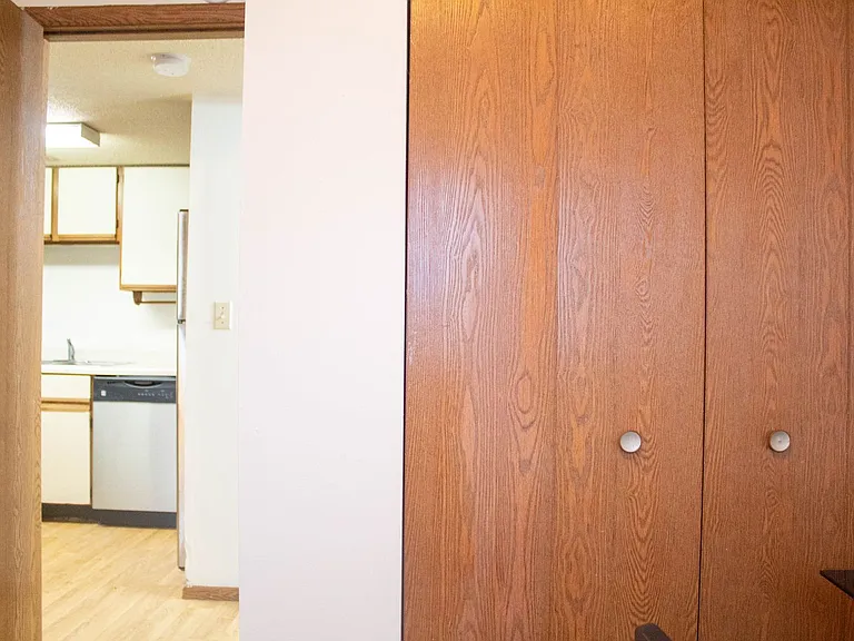 907 W Oregon St — Photo 12