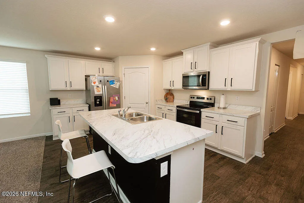 4 bed, 2.0 bath, 1856 sqft, $2,075 — Photo 2