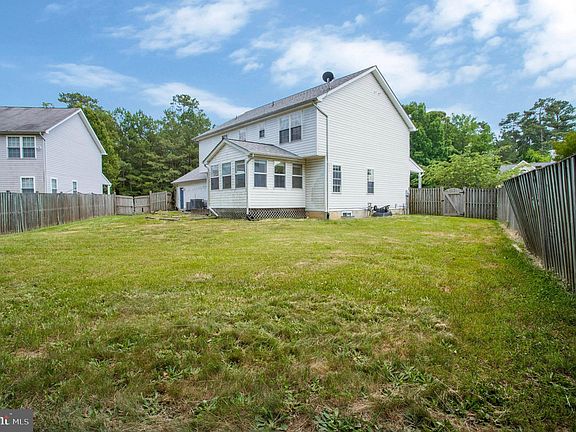 5th image of 45998 Goldfinch Dr