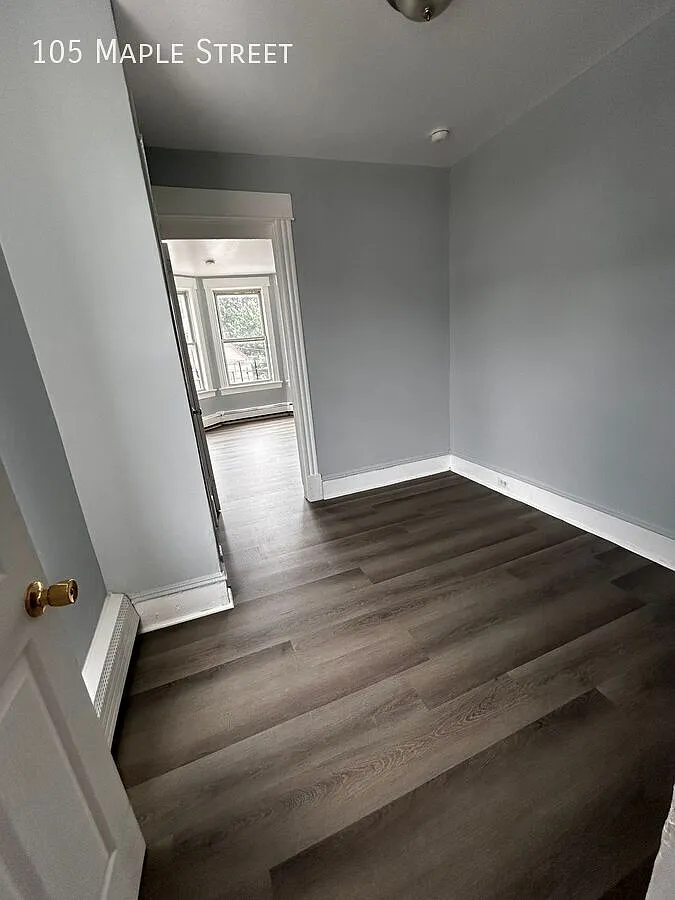 105 Maple St — Photo 3