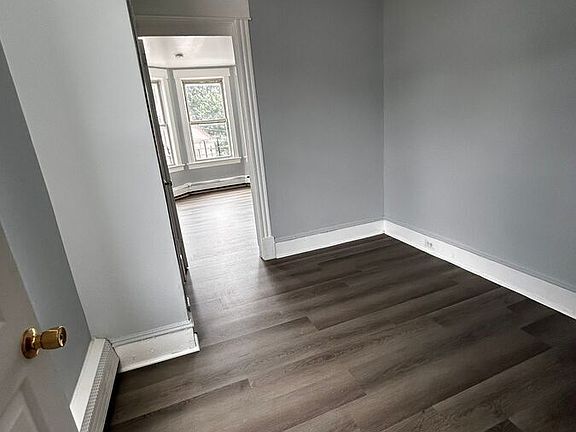 3rd image of 105 Maple St