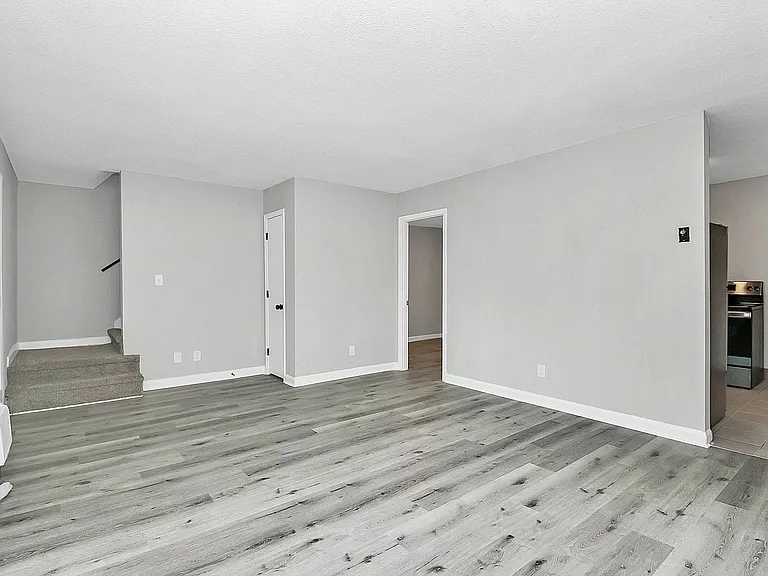 Thompson Place Apartments — Photo 19