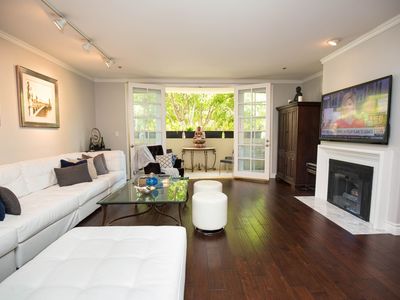 575 S Barrington Ave APT 103, Los Angeles, CA, 90049