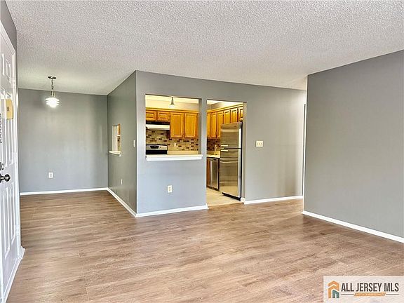 4th image of 31 Voscek Ct